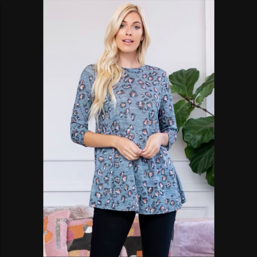 Blue animal print three quarter length top